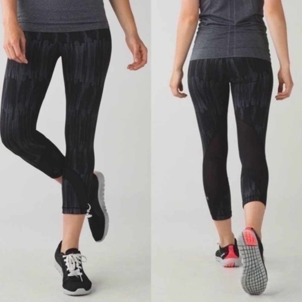 EUC Lululemon Run: Inspire Crop II *Full-On
Luxtreme (Mesh) Size 6